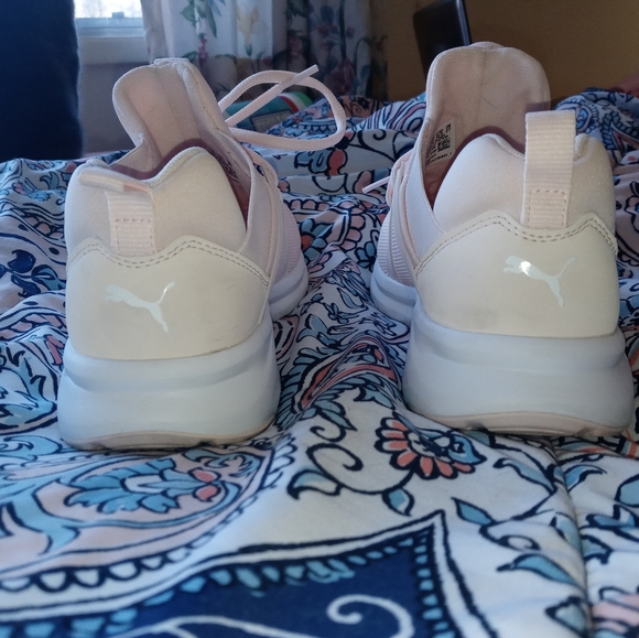 Puma training shoes - Picture 2 of 5